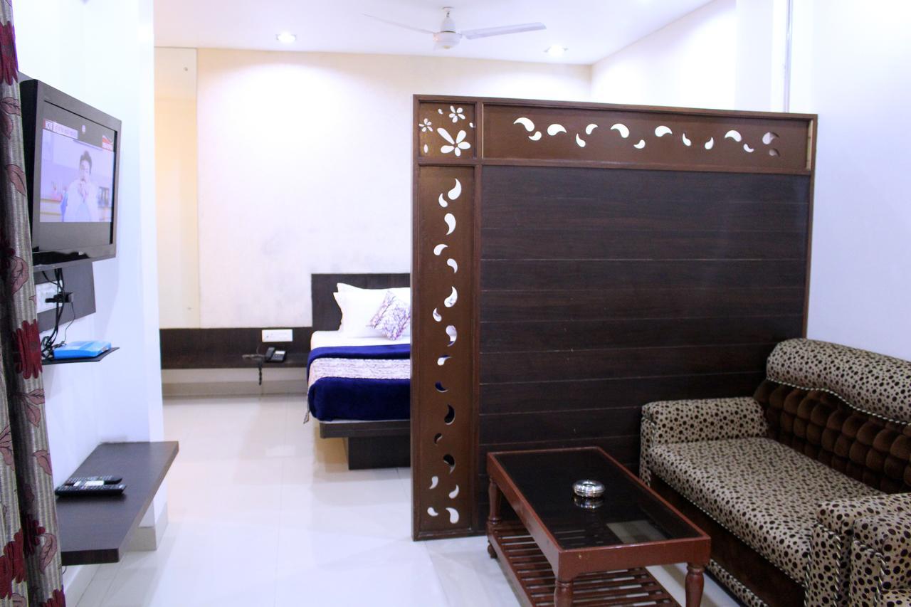 Hotel Aarya Inn Rāipur Exterior foto